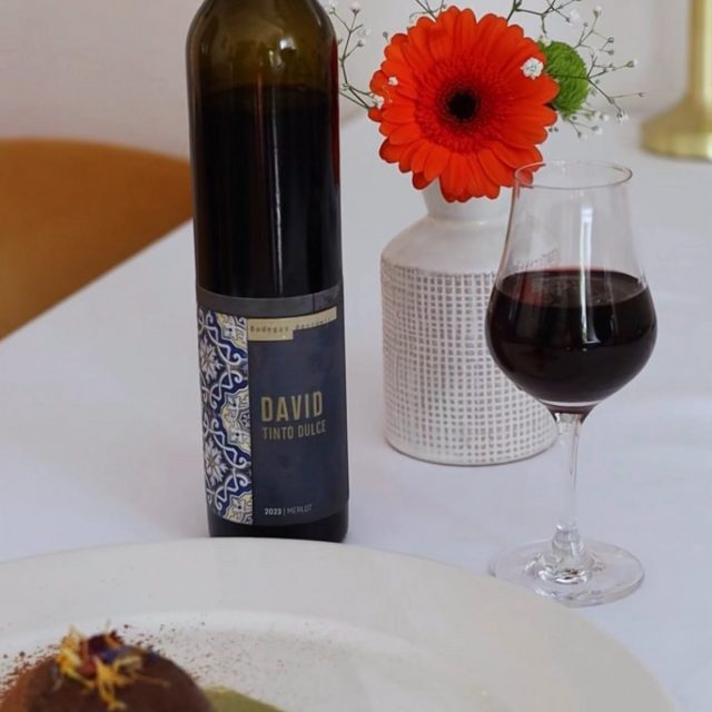 The weekend is the perfect time to treat yourself to a little more.
A delicate dessert and a glass of sweet wine @bodegasbentomiz — the taste of celebration you can enjoy right now.
📍 Calle San José, 6, Benalmádena
📞 +34 951 71 57 36
#love #lovely #restaurant #benalmadena #restaurante #benalmádena #malaga #spain #dinner #wine #málaga #vino #viño #víno #benalmadenapueblo #benalmadenacosta #benalmadenabeach #benalmadenamarina #cena #food #foodlover #foodgasm #winelover #costadelsol #mousse #Dubai #chocolate #sugar #dessert #dessertlovers