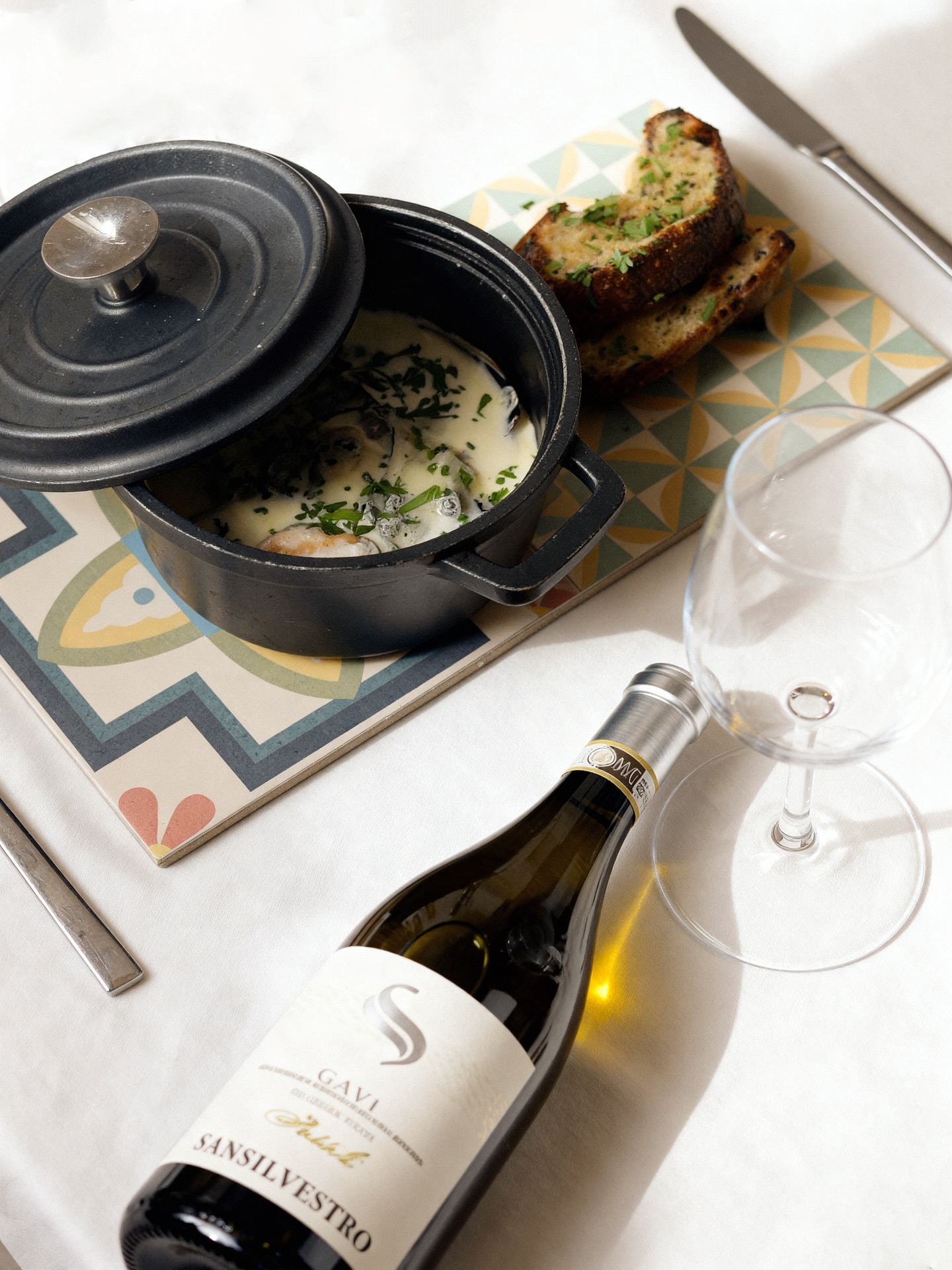 Sometimes, when opposites meet, flavours reveal themselves in a new light. Contrast brings taste to life. And that is where the true art of Salu lies.

📍 Calle San José, 6, Benalmádena
📞 +34 951 71 57 36

#love #lovely #restaurant #benalmadena #restaurante #benalmádena #malaga #dinner #wine #málaga #vino #viño #víno #benalmadenapueblo #benalmadenacosta #benalmadenabeach #benalmadenamarina #cena #food #foodlover #winelover #costadelsol #pleasure #mussel #gorgonzola #whitewinelover #whitewine #gavi #italianwine