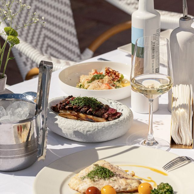 Saturday is made for pleasure: for a glass of wine, a touch of sun and flavours that make the day feel special. At Salu everything sounds softer: the light, the laughter, the rhythm of the table. Come just to be. We’ll take care of the rest🥂

📍 Calle San José, 6, Benalmádena
📞 +34 951 71 57 36

#love #lovely #restaurant #benalmadena #restaurante #benalmádena #malaga #spain #dinner #wine #málaga #vino #viño #víno #benalmadenapueblo #benalmadenacosta #benalmadenabeach #benalmadenamarina #cena #food #foodlover #foodgasm #winelover #costadelsol #pleasure #brunch #weekend #holiday