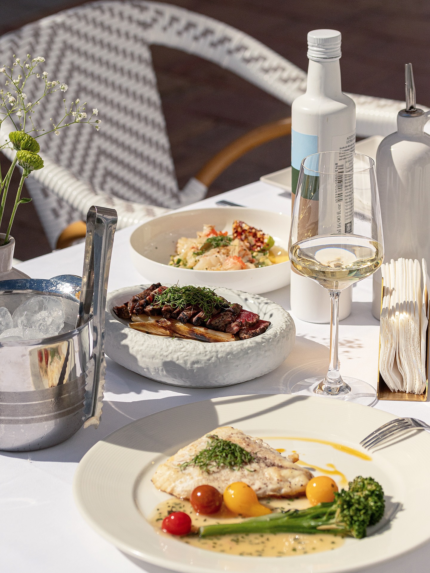 Saturday is made for pleasure: for a glass of wine, a touch of sun and flavours that make the day feel special. At Salu everything sounds softer: the light, the laughter, the rhythm of the table. Come just to be. We’ll take care of the rest🥂

📍 Calle San José, 6, Benalmádena
📞 +34 951 71 57 36

#love #lovely #restaurant #benalmadena #restaurante #benalmádena #malaga #spain #dinner #wine #málaga #vino #viño #víno #benalmadenapueblo #benalmadenacosta #benalmadenabeach #benalmadenamarina #cena #food #foodlover #foodgasm #winelover #costadelsol #pleasure #brunch #weekend #holiday