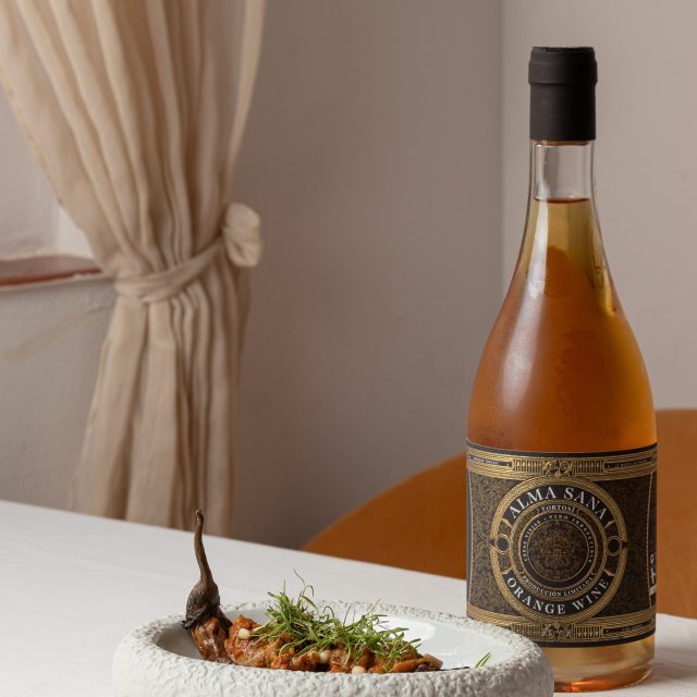 Sometimes a pairing appears on the menu that we truly enjoy ourselves.  Organic grilled eggplant and orange wine is exactly that kind of combination.

Everything here is about balance: the warm, rich texture of the aubergine, a gentle sweetness, real depth of flavour. The orange wine doesn’t compete or draw attention to itself — it supports, adds freshness and brings the whole dish into focus. It’s the kind of pairing you want to come back to. Not for effect but for the feeling that everything is exactly where it should be.

We love these kinds of combinations at Salu. And we’re happy to share them with you

📍 Calle San José, 6, Benalmádena
📞 +34 951 71 57 36

#restaurant #benalmadena #pairing #wine #mediterraneanfood