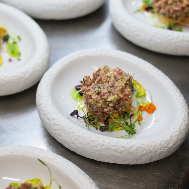 A peek behind the scenes in the kitchen at @salu.restaurant

📍 Calle San José, 6, Benalmádena
📞 +34 951 71 57 36

#restaurant #benalmadena #pairing #wine #mediterraneancuisine